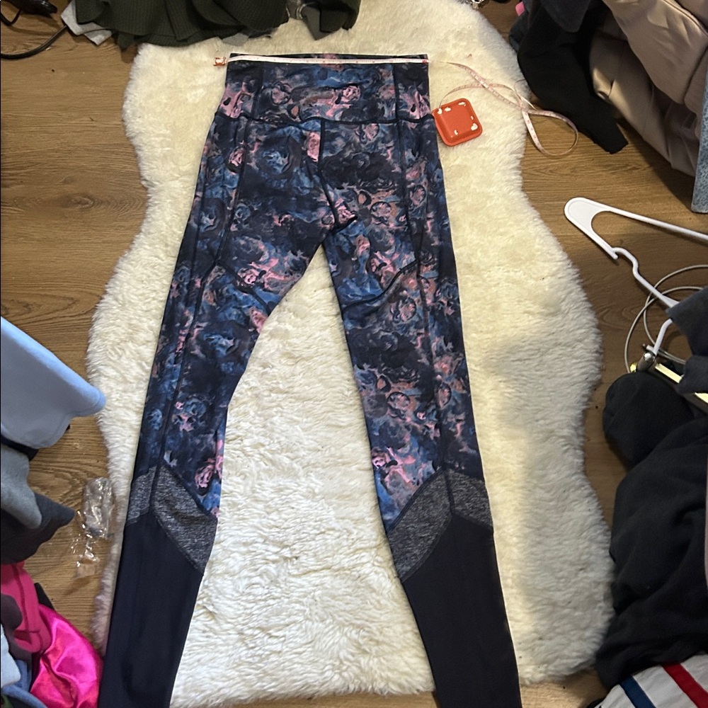#24 13”-15” Waist 30” Ins Size Six Lulu